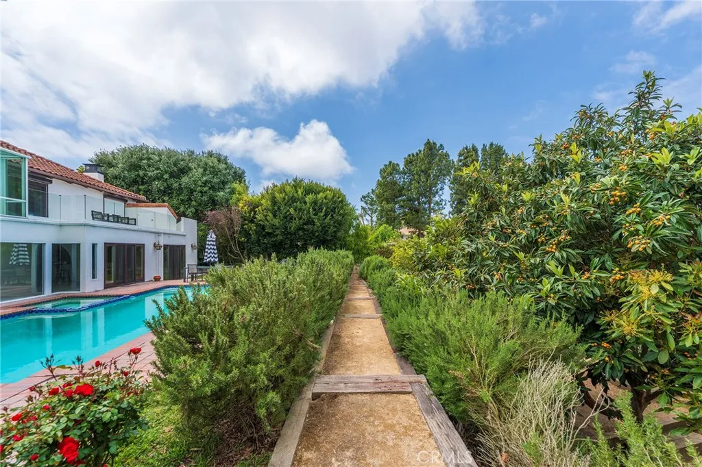 23 Country Meadow Road, Rolling Hills Estates, California 90274 home-pic-37